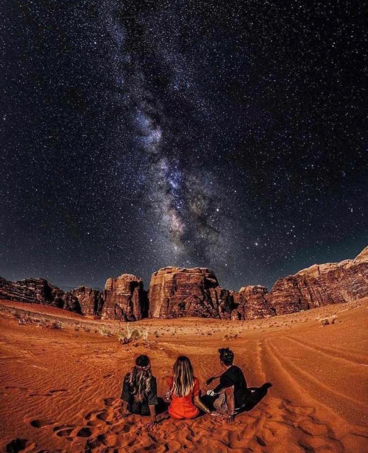 Falling Stars Camp Wadi Rum Eksteriør billede