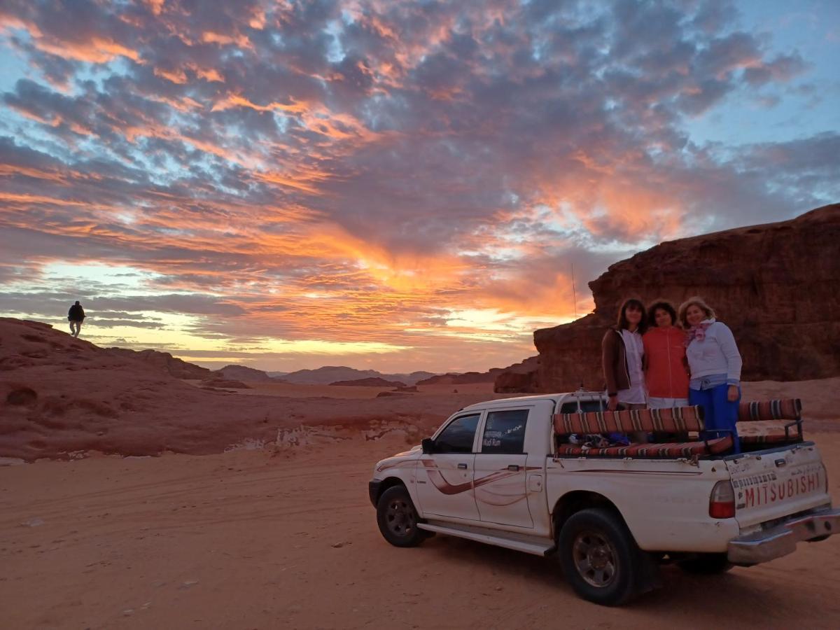 Falling Stars Camp Wadi Rum Eksteriør billede