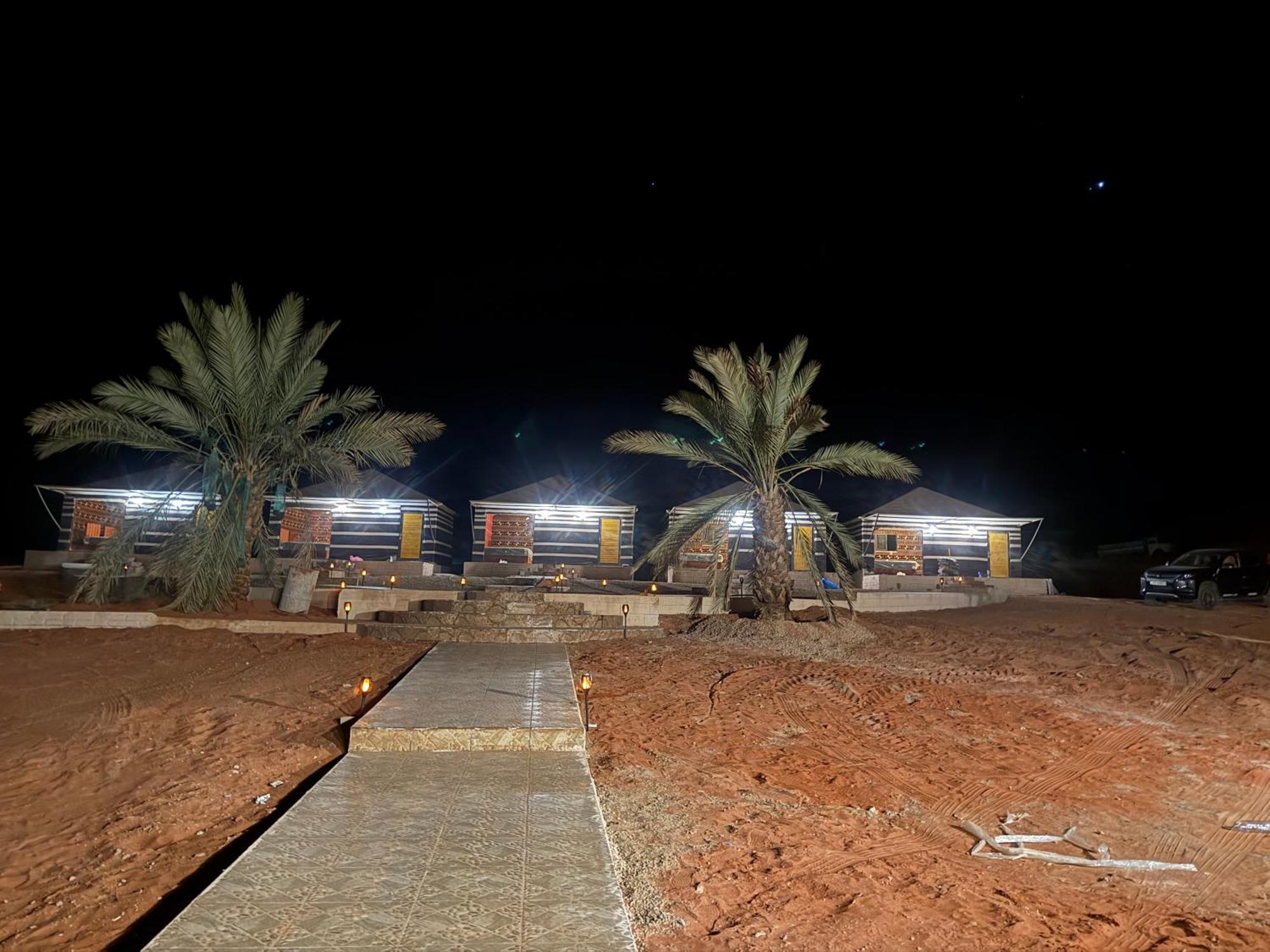 Falling Stars Camp Wadi Rum Eksteriør billede