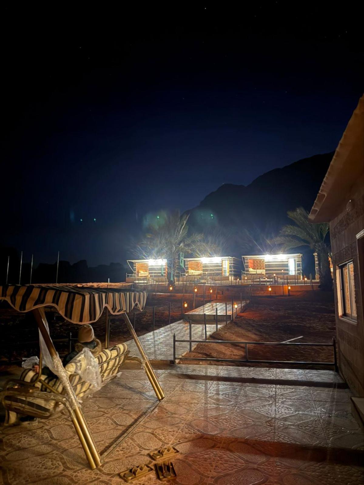 Falling Stars Camp Wadi Rum Eksteriør billede