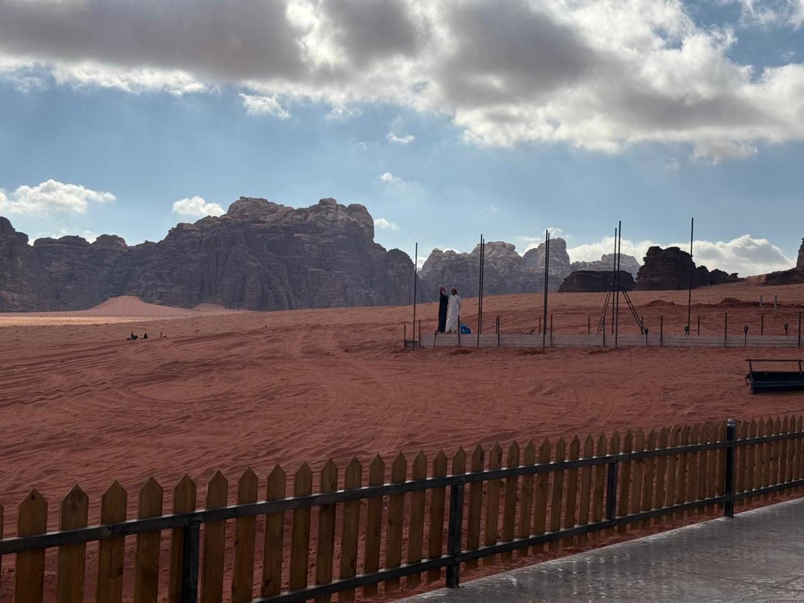 Falling Stars Camp Wadi Rum Eksteriør billede