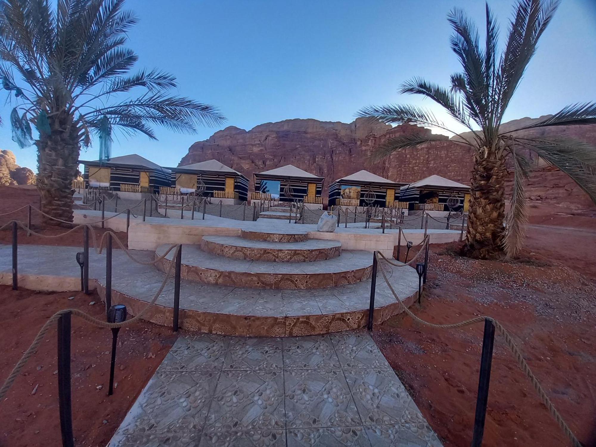 Falling Stars Camp Wadi Rum Eksteriør billede