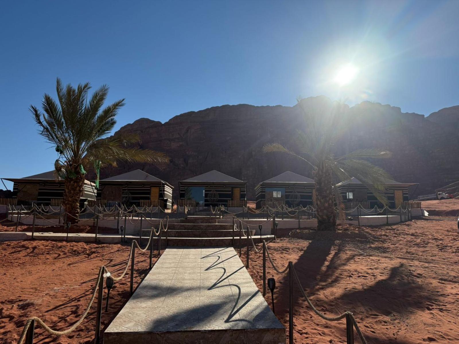 Falling Stars Camp Wadi Rum Eksteriør billede