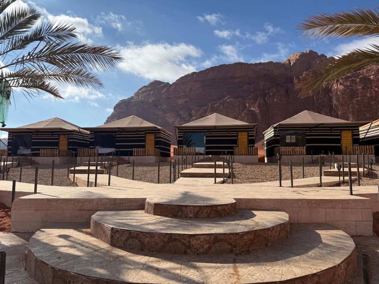 Falling Stars Camp Wadi Rum Eksteriør billede