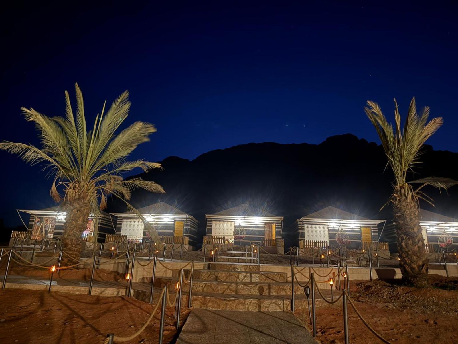 Falling Stars Camp Wadi Rum Eksteriør billede
