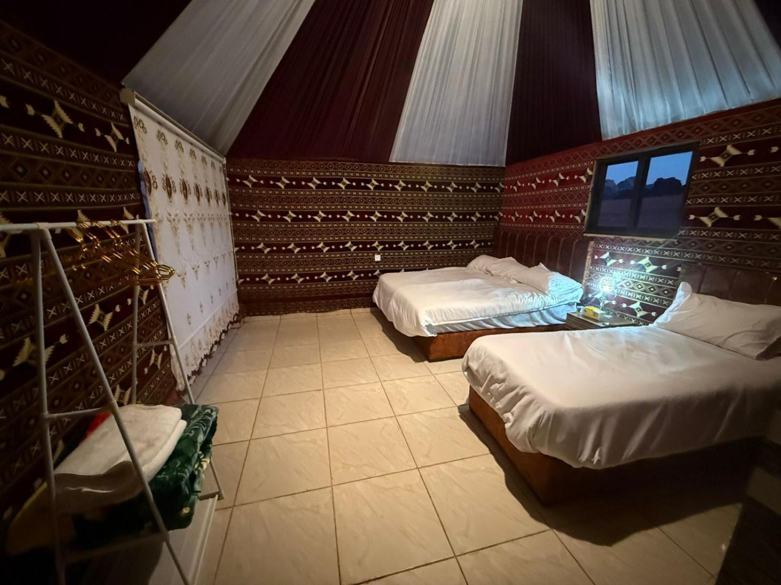 Falling Stars Camp Wadi Rum Eksteriør billede